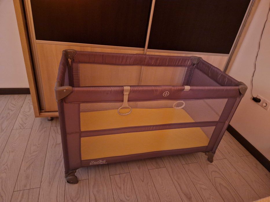 Vand patut pliabil cu saltea si cearsaf de patut