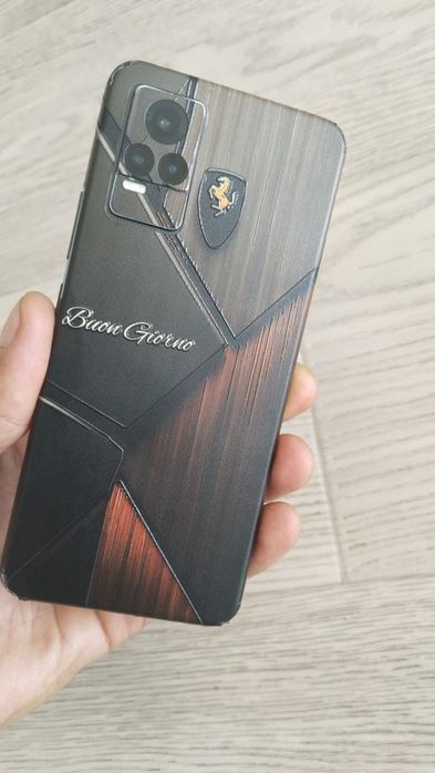 Продам смартфон vivo v21e