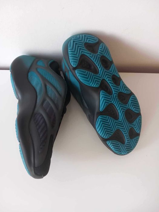 Yeezy boost 700 V3
