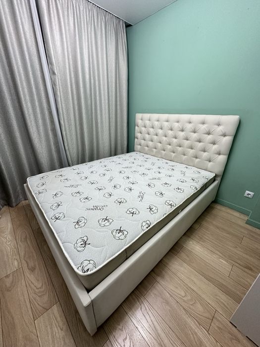 Продается кровать с матрасом