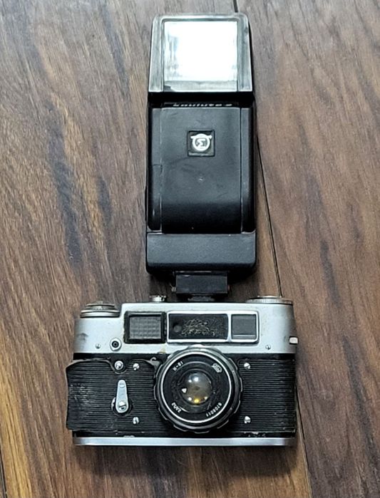 Aparat/camera de fotografiat FED-4 +blitz foto Saulute-2, made in URSS