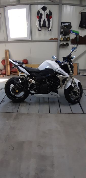 Suzuki gsr 750 an 2015