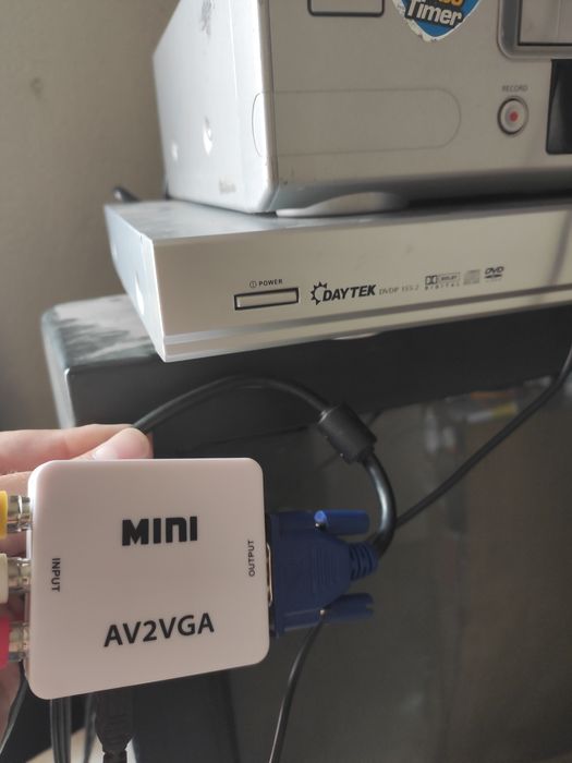 Преходник от RCA / AV чинчове към VGA