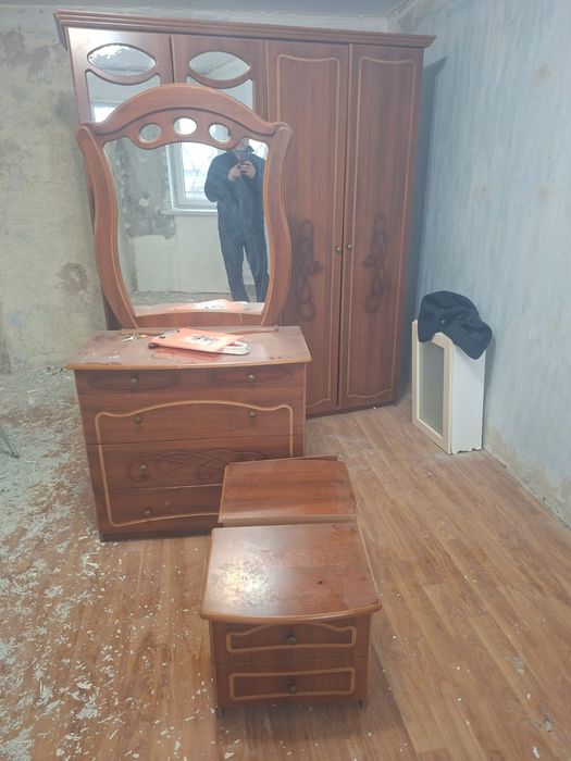 Спальная гарнитура продается