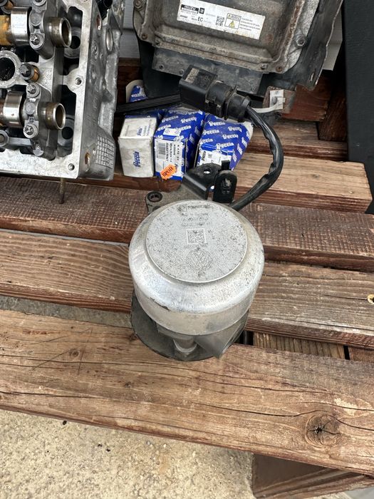 Вакуум помпа електрическа за Шкода,Сеат,Фолксваген- 5Q0 612 181