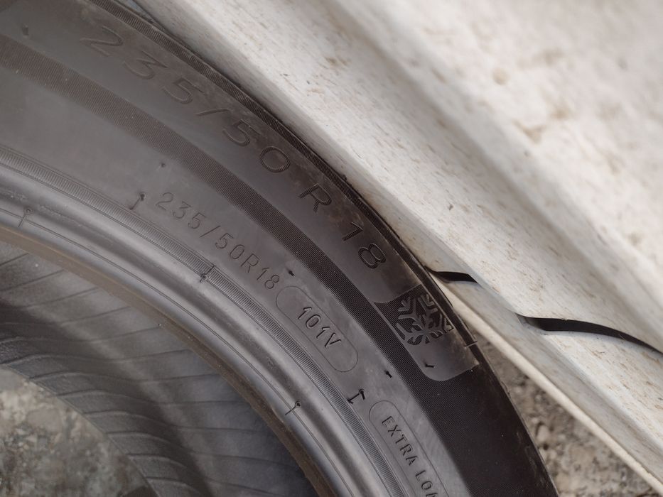 Почти нови 2бр.235/50/18 Michelin Alpin7 dot0424