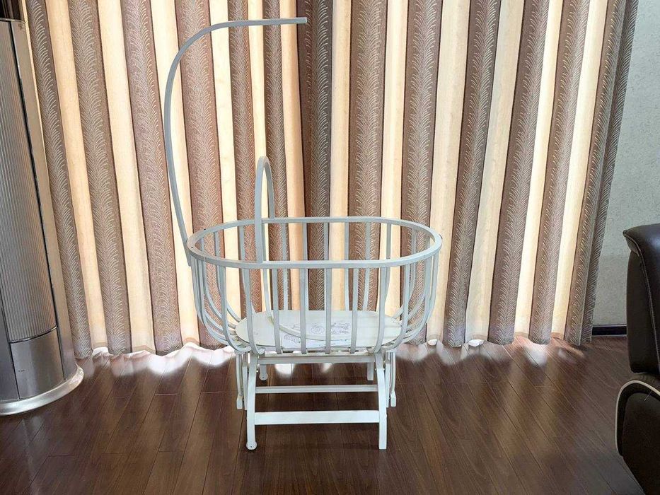 Люлька для девочки в отличном состоянии.