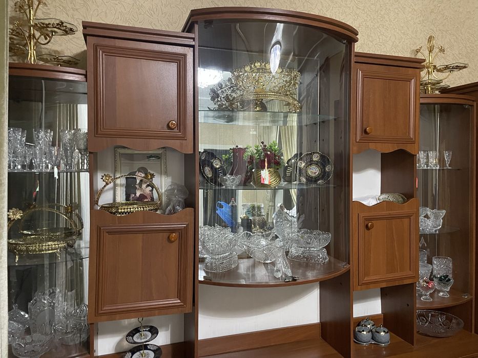 Продаётся Стенка (подходящий и на гостинный и спальне)