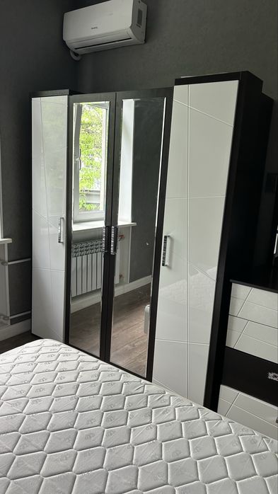 Продаю спальный гарнитур