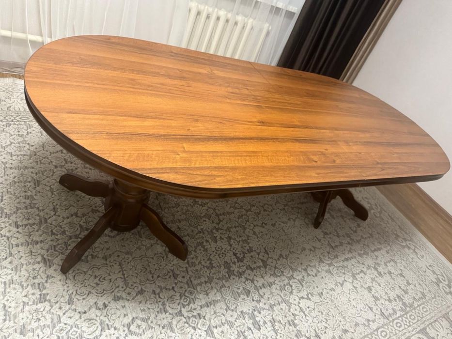 Продам деревянный стол