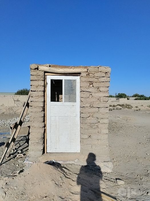 Navoiy viloyati Karmana tumani hazora 9 uyda uzumzor 28V uy sotiladi