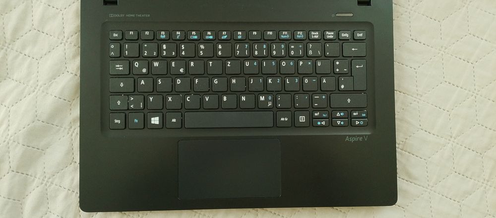 Acer Aspire V3-371, cu ecran de 14 inch