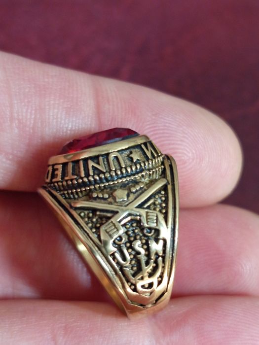 Мъжки пръстен в златист тон