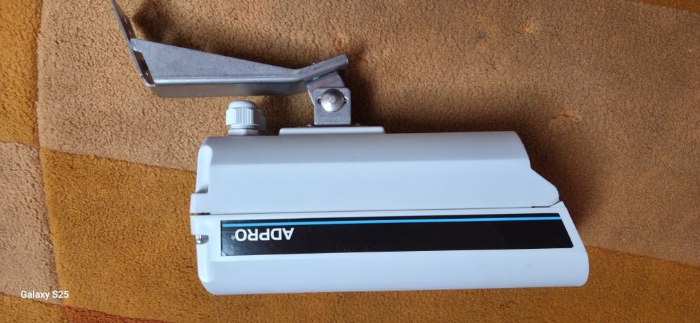 Vând 8 bucăți Detector Exterior Industrial PIR ADPRO PRO-45H (Honeywell/Xtralis) - NOI, în cutie