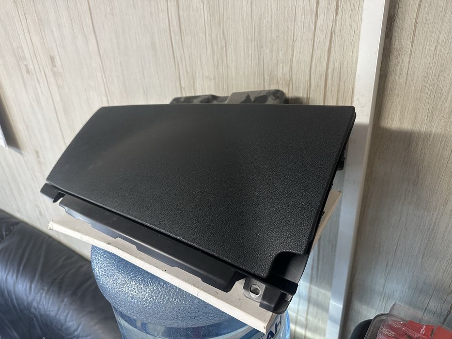 Жабка лява за табло за Ситроен Берлинго след 2008г.!