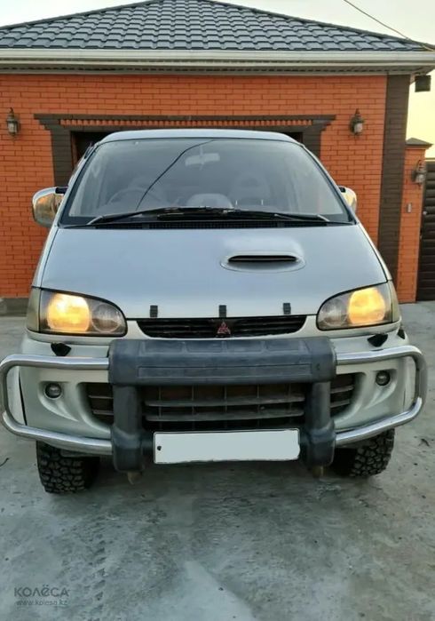 Mitsubishi Delica 1995 года