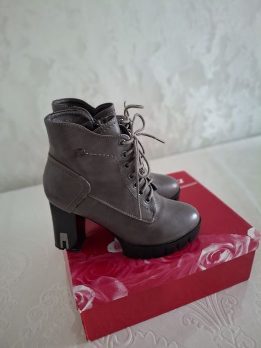 Продаются брендовые ботильоны