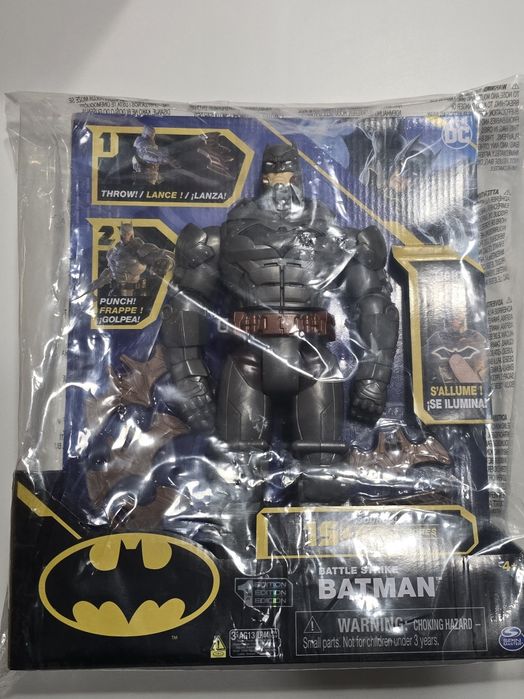 Играчка DC BATMAN Battle Strike 30 см Фигура DELUXE със звук и светлин