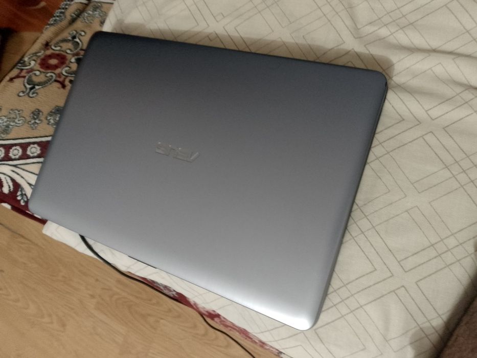Asus core i3 7100U