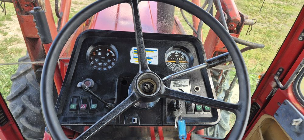 Tractor Case IH 745XL cu incarcator frontal