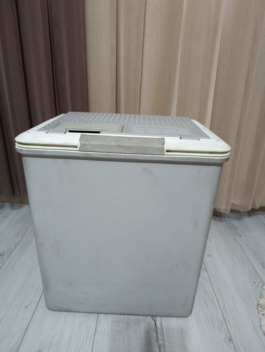 Хладилна чанта на 12 и 220 волта
