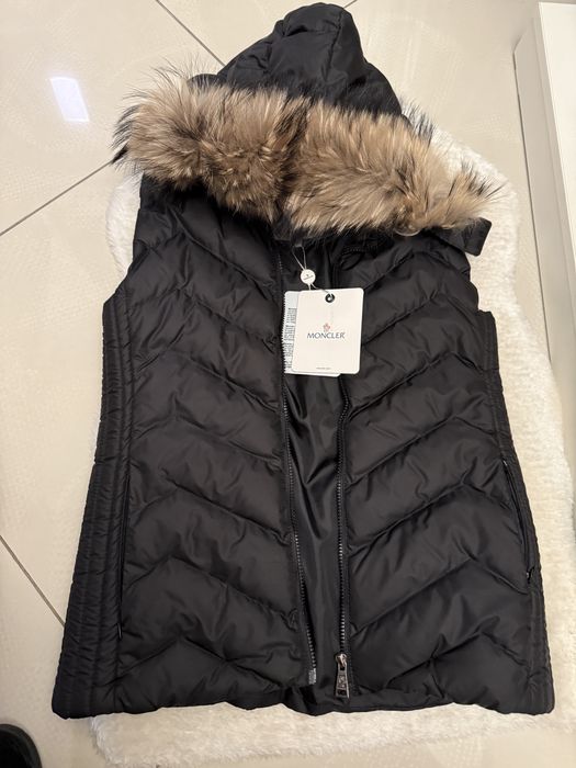 Vesta neagra cu gluga detasabila ,