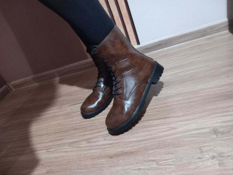 Два чифта боти за 25 лв.