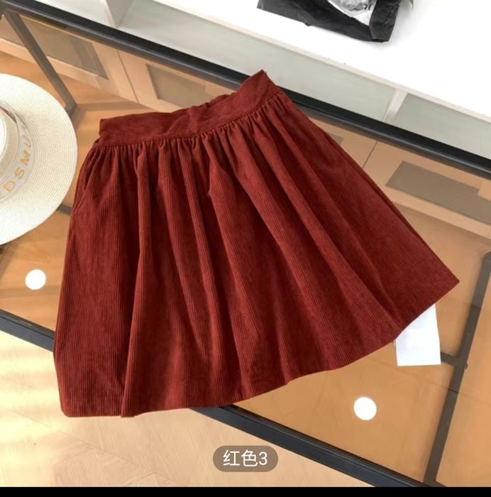 Юбка очень красивая новая