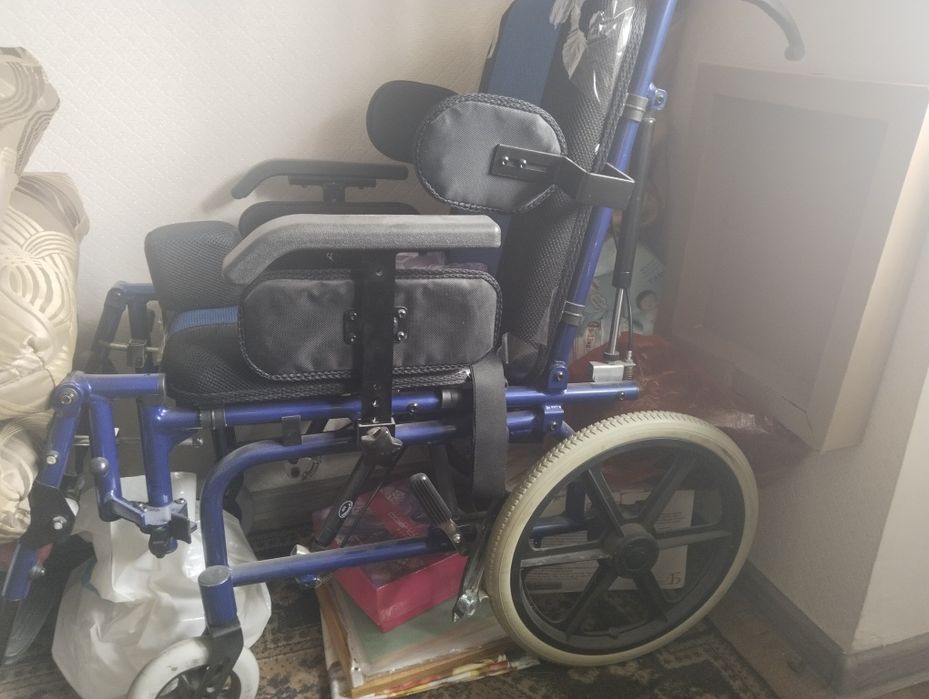 Продам срочно кресло инвалидное, коляска