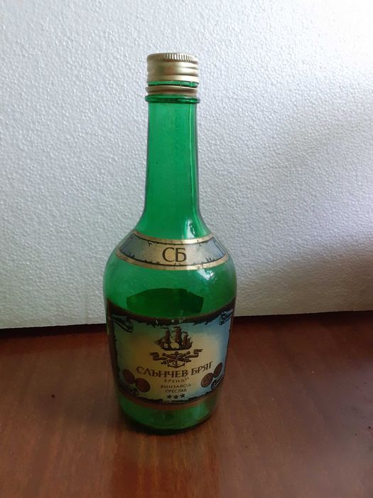 Стари бутилки от Кока-кола, безалкохолно и бренди