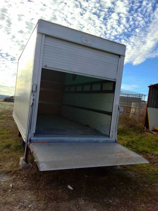 ФУРГОН с Падащ борд за Бус -Камион.. Има хидравличен падащ борд