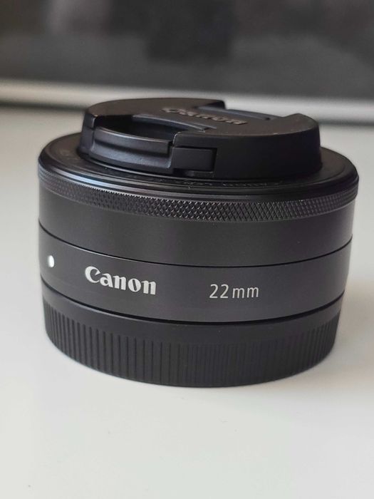 Obiectiv Canon eos-m 22mm