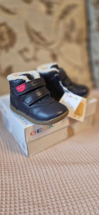 Нови боти Geox, модел B Macchia Boy, за прохождане.