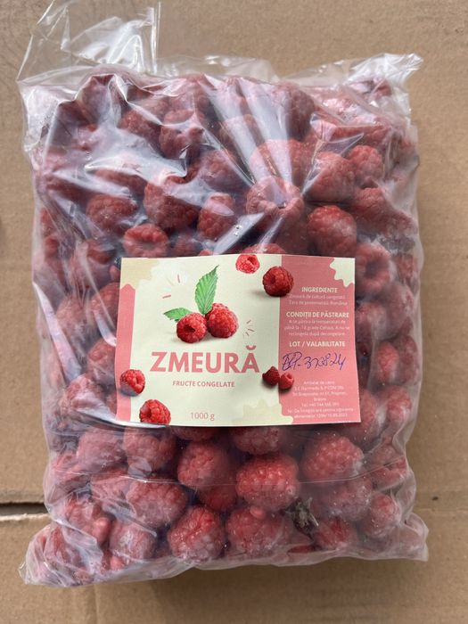 Vand mure de padure, afine rosii ( merisoare ) zmeura, capsuni,coacaze