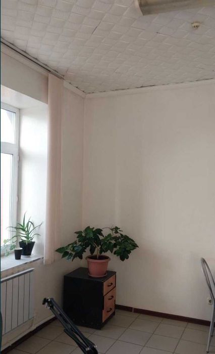 Продается офисное помещение и 3 склада.