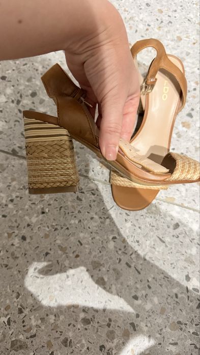 Босоножки кожаные Aldo