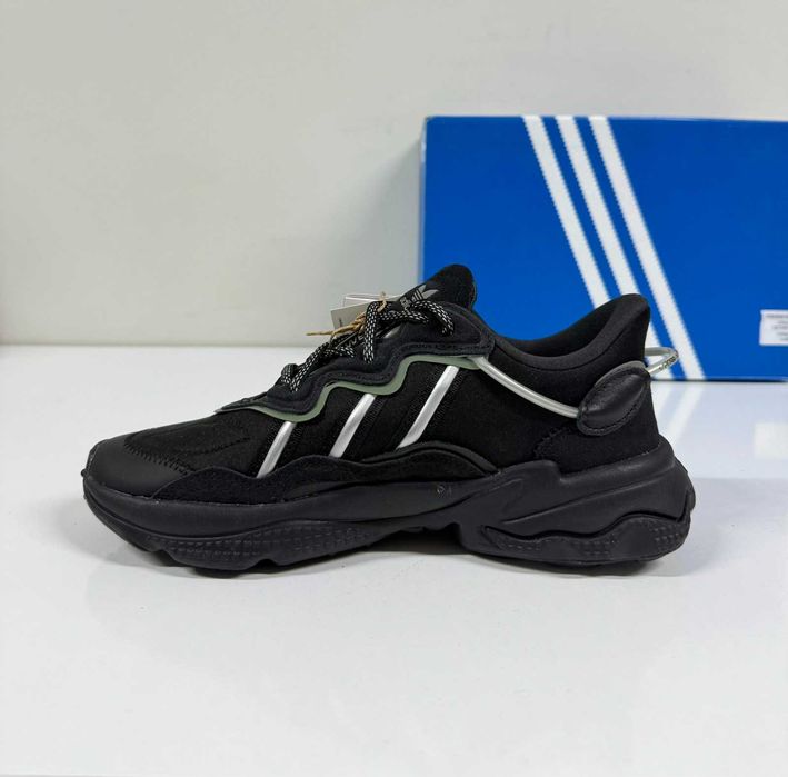 Adidas  OZWEEGO  Black