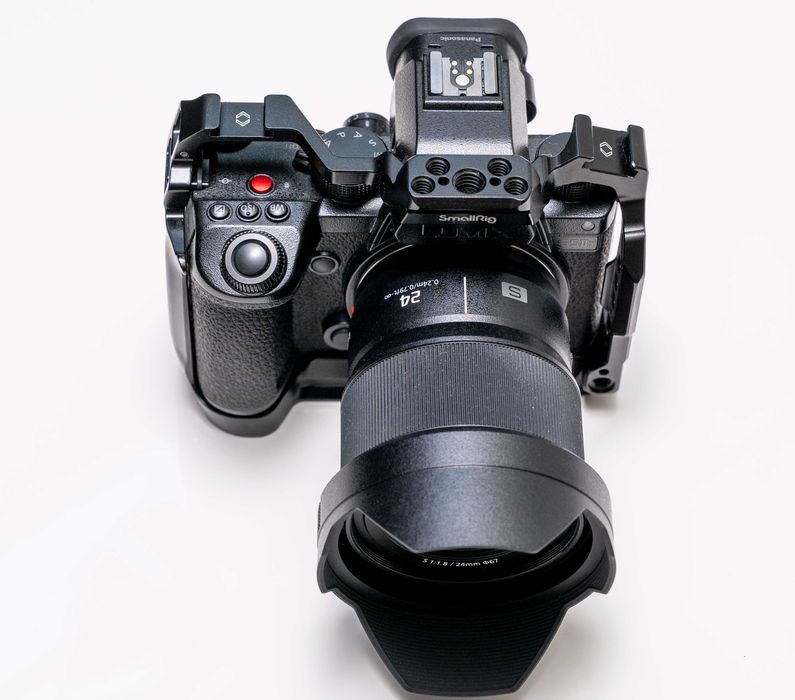 Panasonic Lumix S5II X  + Small Rig cage + 24mm + 35mm f1.8