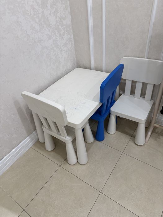 Стол и стулья Икея