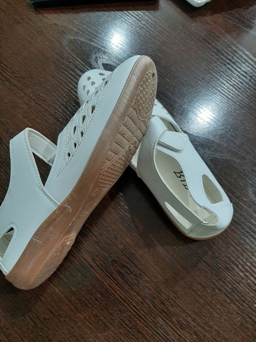 Продам женские босоножки