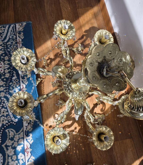 Люстра золотистая со стразами