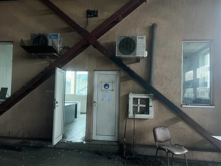 Дава се под наем Промишлена сграда в Варна, Младост 1 - 700 кв.м за 3213 € - Снимка #5