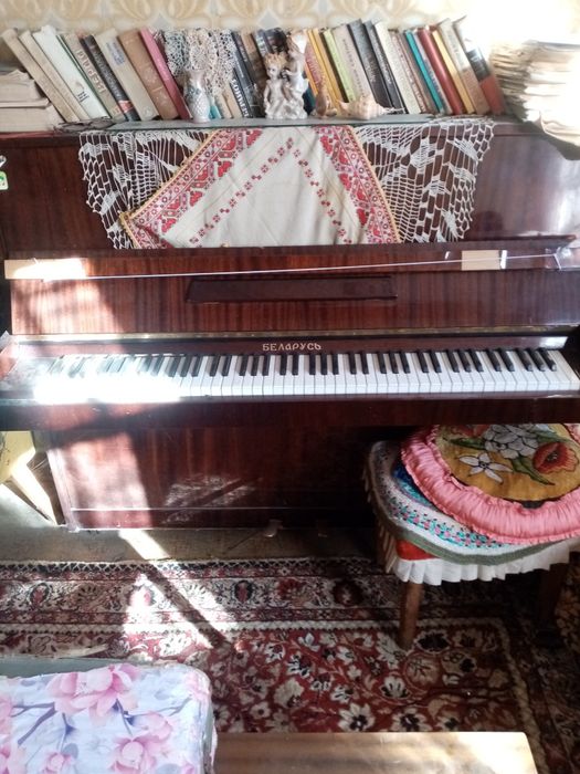 Продавам пиано "Беларус" и акордеон "Велтмайстер"