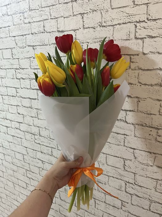 Продам букет из 11 тюлпанов.