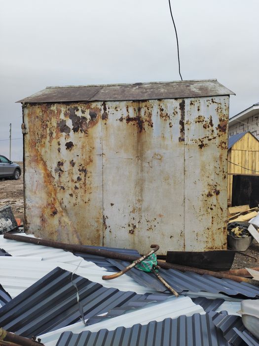 Будка железная продаётся