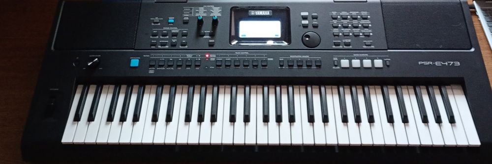 Vând Yamaha PSR E-473