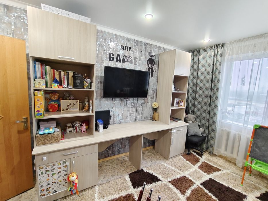 Продам школьный стол