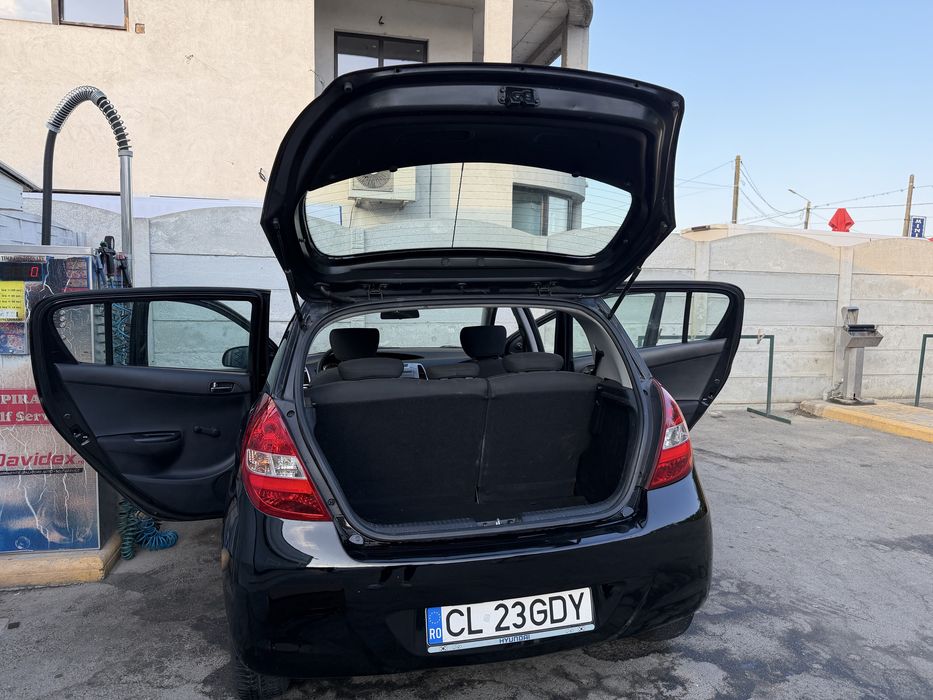 Hyundai i20 1.2 Benzină • 78 CP • 2011 • Hatchback