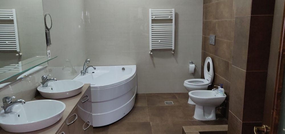 Apartament 3 camere 100 mp, mobilat, utilat, recent renovat.