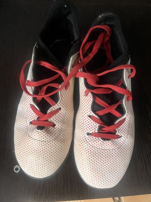 Продам футбольные крассовки